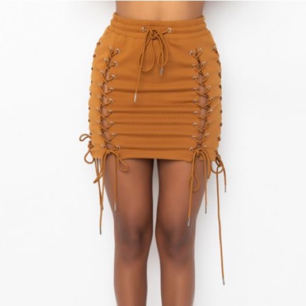 LACE UP MINI SKIRT